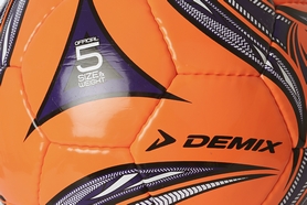 Мяч футбольный Demix DF55W-E15 оранжевый - Фото №2