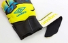 Перчатки вратарские с защитными вставками на пальцы Umbro FB-894-1 желтые - Фото №4