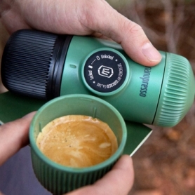 Эспрессо-кофеварка портативная Wacaco Nanopresso Moss Green с чехлом (KZ1078) - Фото №4